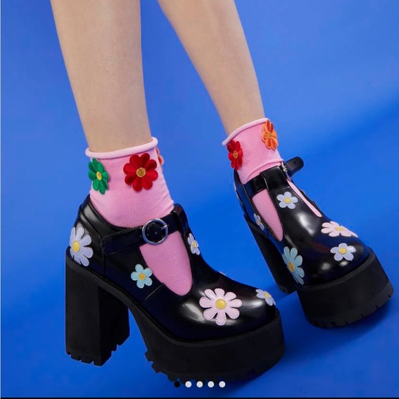 DELIA*S FLOWER POWER PLATFORM MARY JANES - Picture 16 of 16